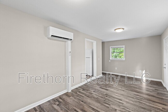 Building Photo - 2541 Rhodes Dr