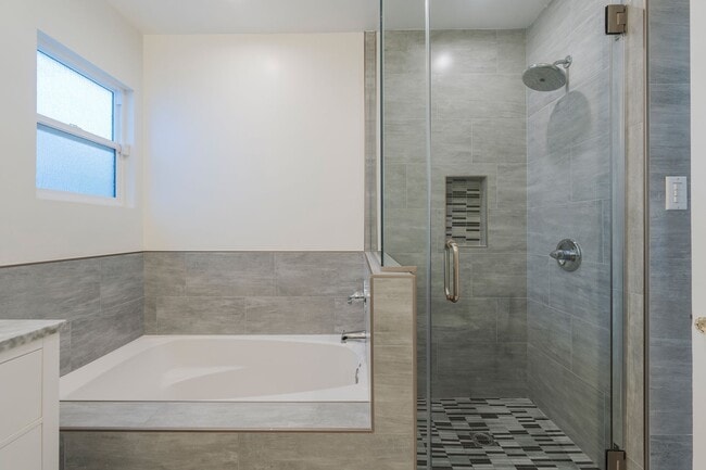 Building Photo - Beautiful Sherman Oaks Home Rental!