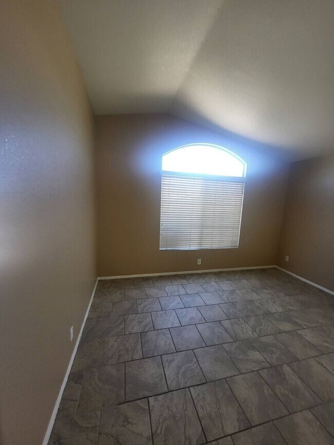 Building Photo - 21247 Chardonnay Dr