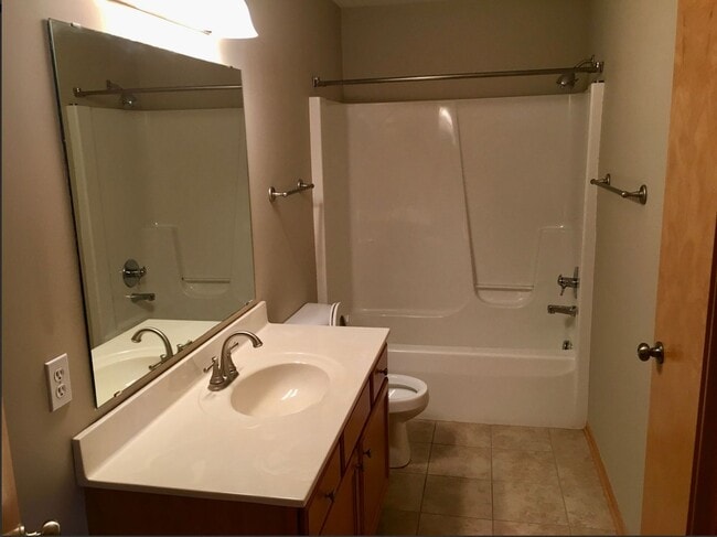 Building Photo - 2 Bed / 2 Bath Condo with Garage – Clements Mill Village (Forest Hills District)