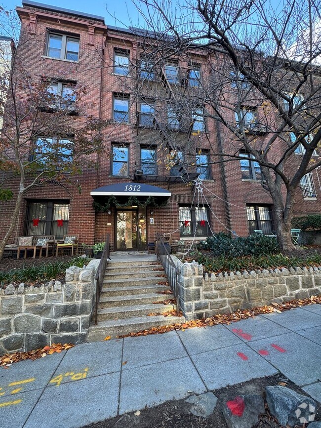 Building Photo - Dupont/U Street Corridor Two Bedroom In Fa...