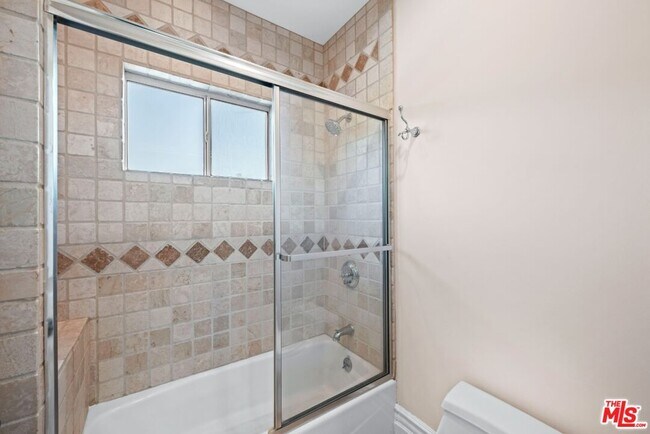 Building Photo - 11221 Briarcliff Ln