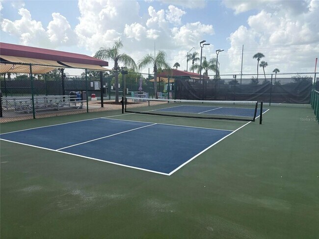 Building Photo - 205 Andover Pl N