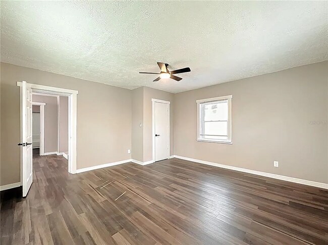 Building Photo - 944 18th Ave S