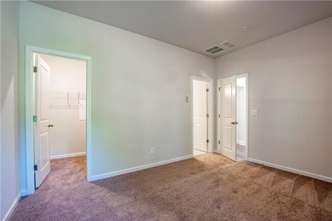 Building Photo - 1662 Mountain Top Ln SE