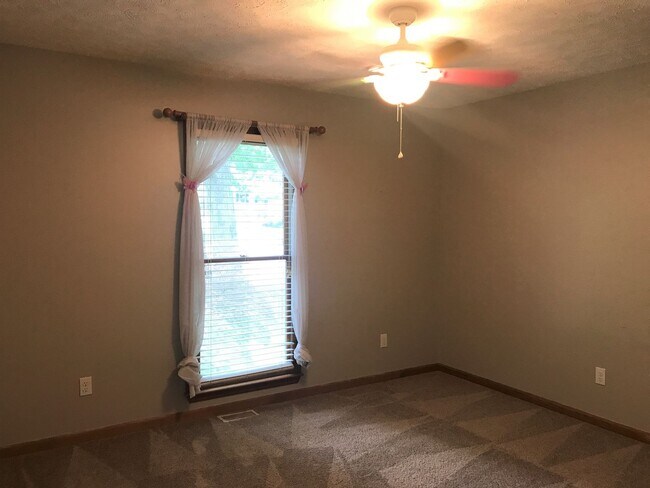 Building Photo - Stunning 3 Bedroom Home with Bonus Room