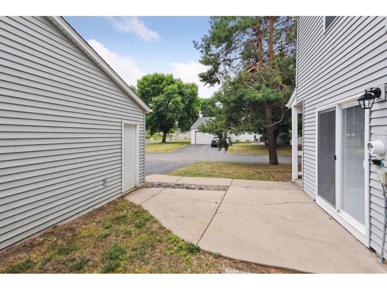 Building Photo - 9351 Polaris Ln N