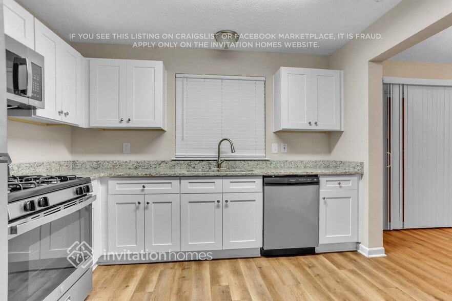 Building Photo - 3728 Adamsville Dr SW