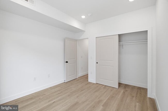 Building Photo - 1027 W Arizona St