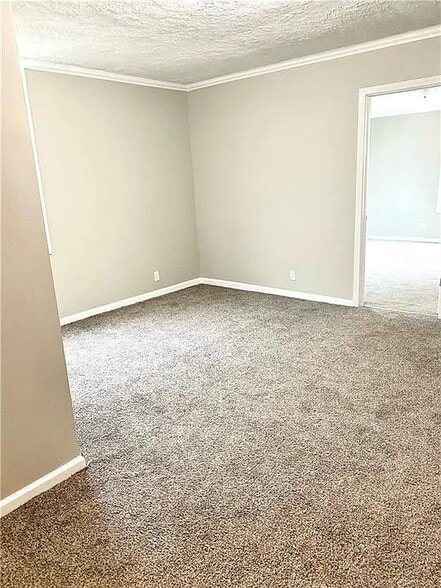 Building Photo - 605 9th Ave