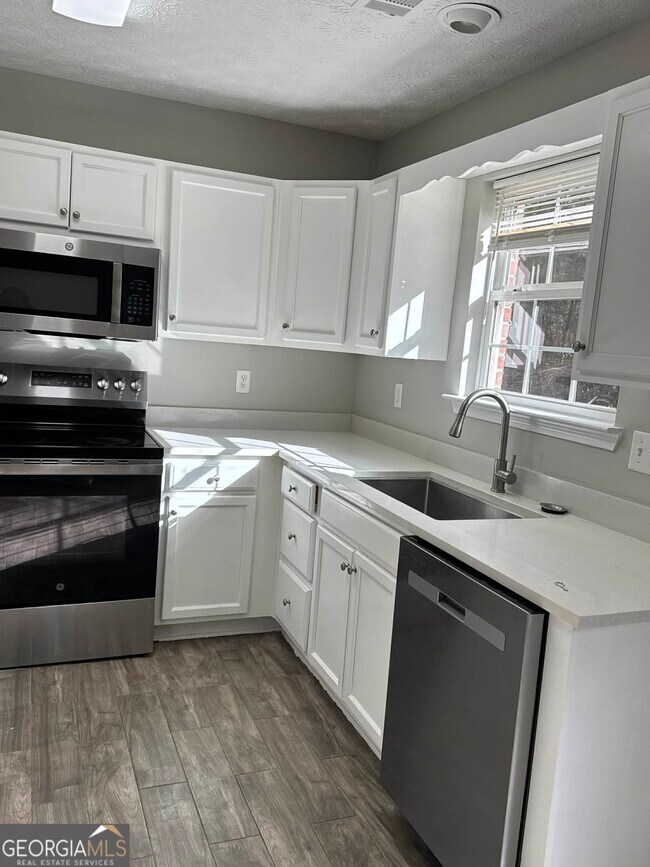 Building Photo - 705 Magnolia Gardens Walk