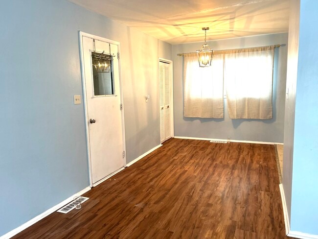 Building Photo - 4462 Lockwood Blvd