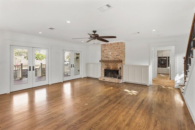 Building Photo - 1548 Cortlandt St