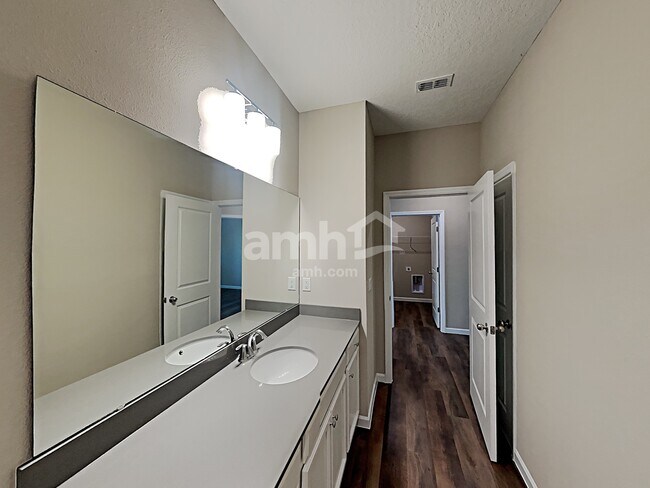 Building Photo - 112 Edge Pk Trl