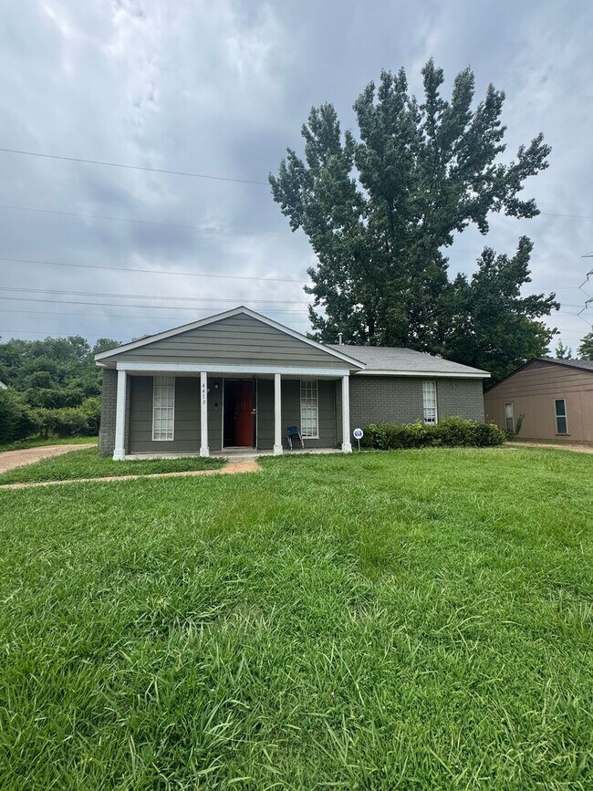 Building Photo - 4413 Howardcrest Dr
