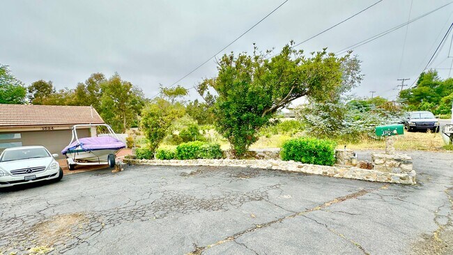 Building Photo - Spacious & Private Studio Layout Guest Hom...