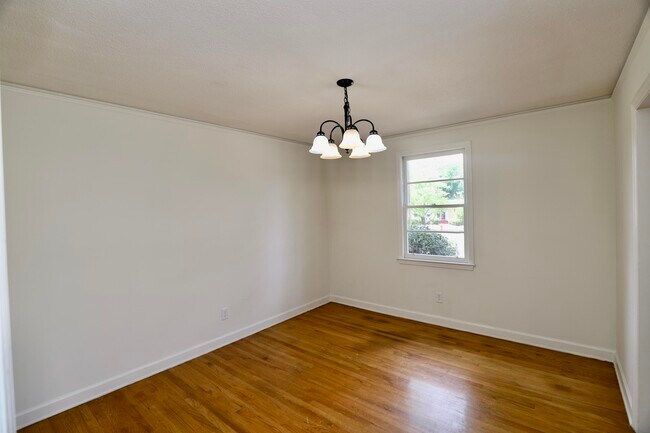 Building Photo - 1912 Dominion Dr