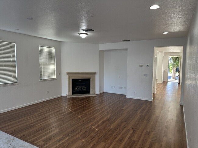 Building Photo - 91 W Recreo Ct