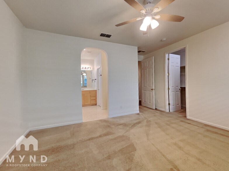 Building Photo - 10114 Upshaw Way