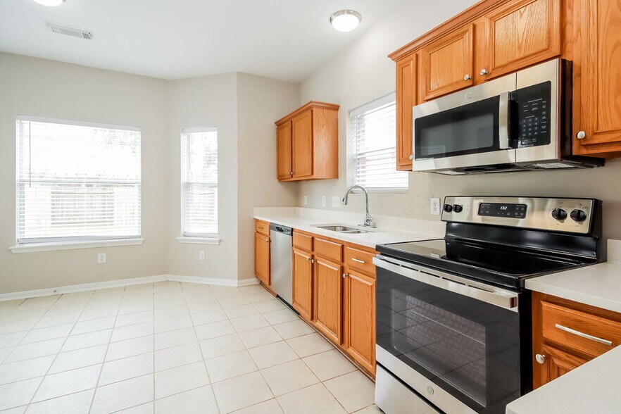 Building Photo - 13707 Broad Oaks Ln