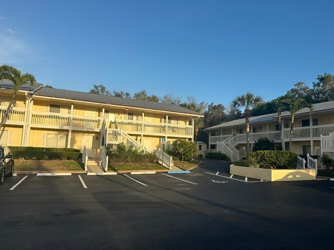 Building Photo - 4621 Bayshore Dr