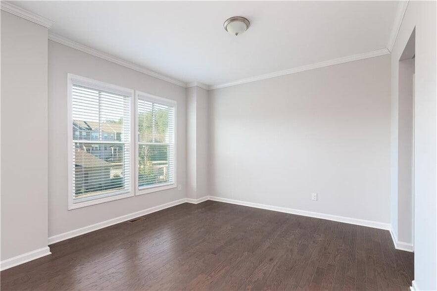 Building Photo - 770 Sunset Park Dr