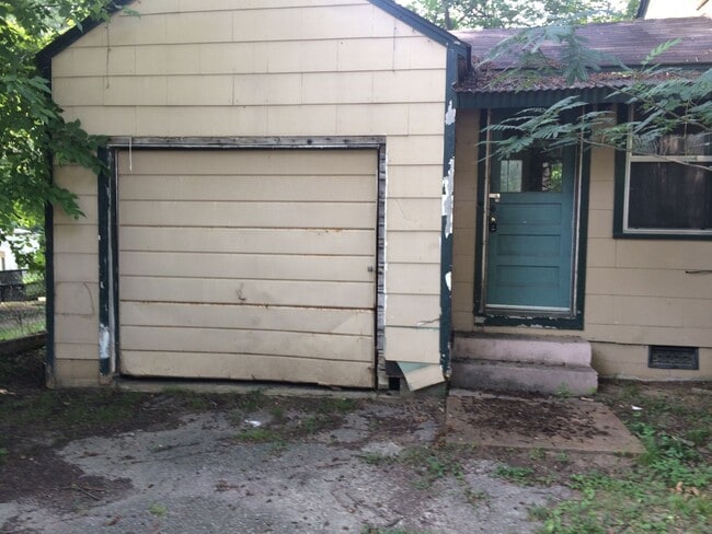 Building Photo - 2107 Campbell St