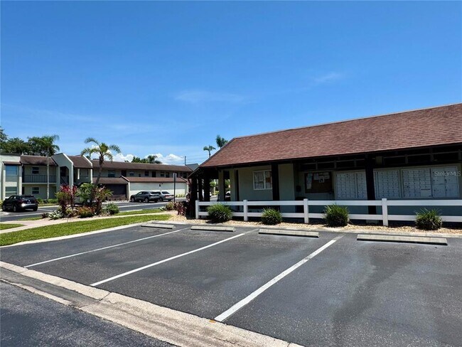 Building Photo - 1100 E Bay Dr