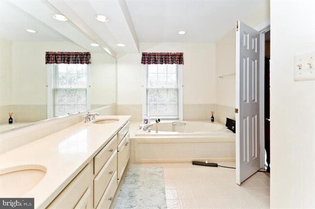 Building Photo - 1540 Hampton Hill Cir