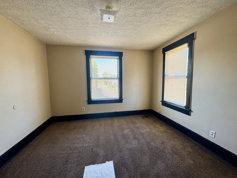 Building Photo - 1538 Woodland Ave NW