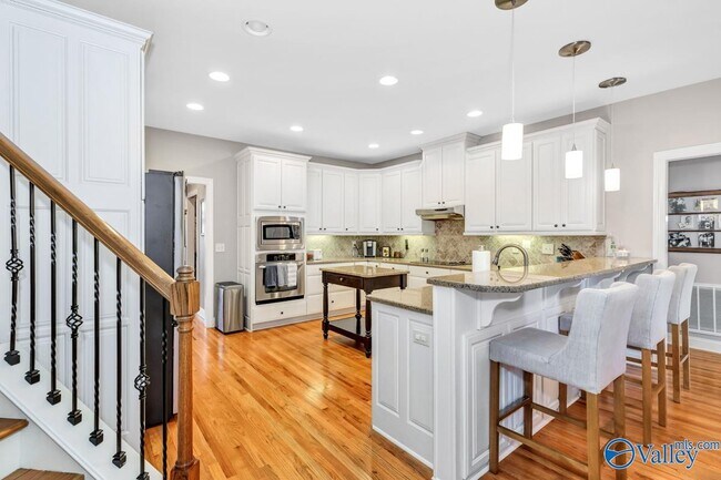 Building Photo - 230 Bishop Farm Way