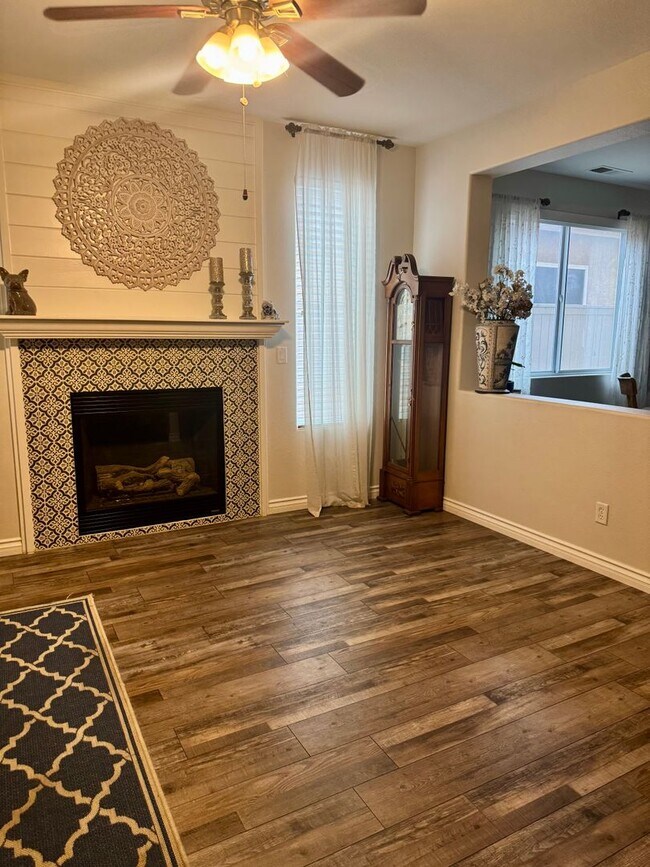 Building Photo - Beautiful 5 Bedroom, 3 Bath Home + Loft in Quail Lake, Clovis, CA