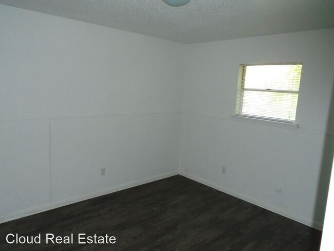 Building Photo - 901 Harley Dr