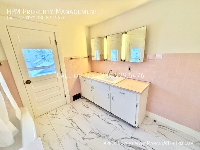 Building Photo - 1208 19th St NW