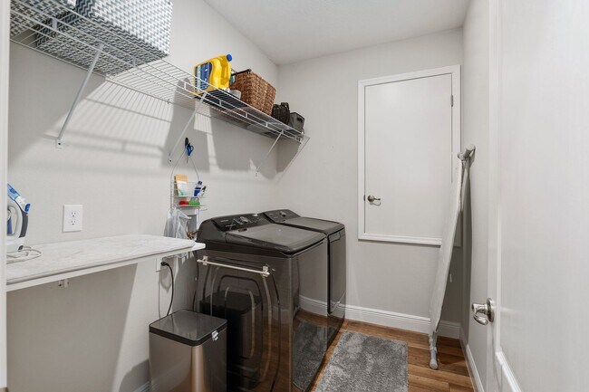 Building Photo - 3 BED 2 BATH in Newberry with Den Space