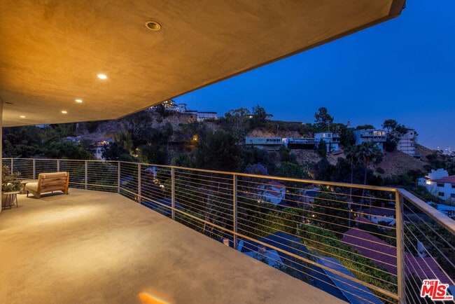 Building Photo - 8634 Franklin Ave