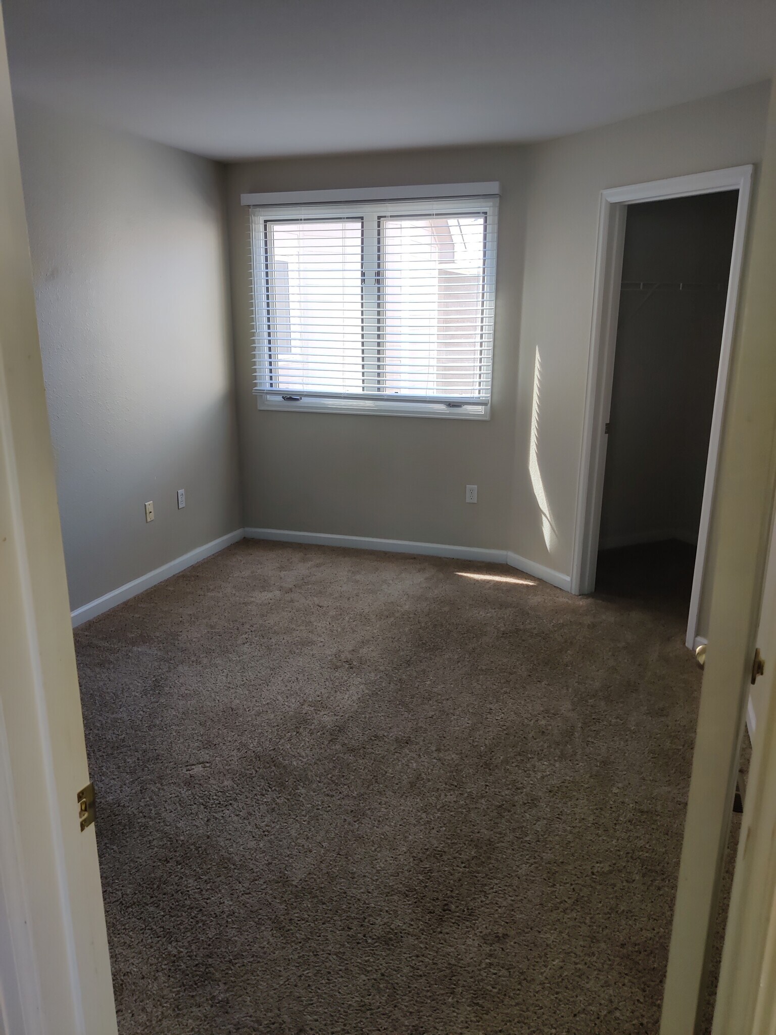 Building Photo - 1320 S Monaco Street Pky