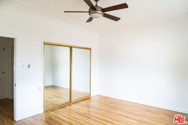 Building Photo - 1211 S Hayworth Ave
