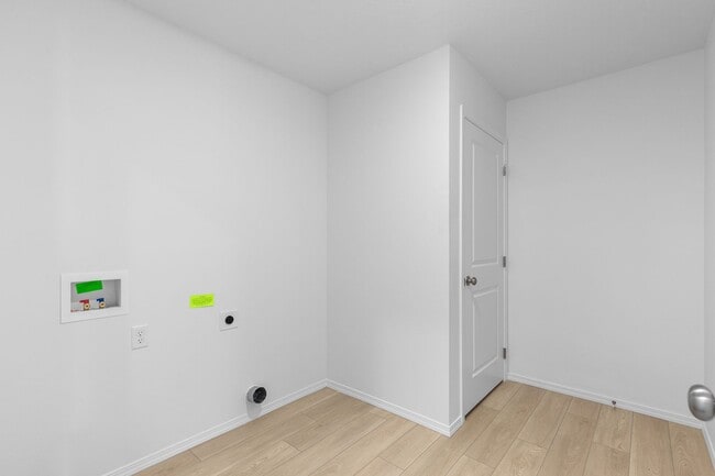 Building Photo - Lease special, save $900.00 if you sign an...