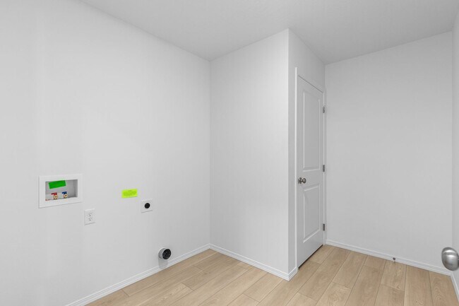 Building Photo - Townhome in Post Falls!