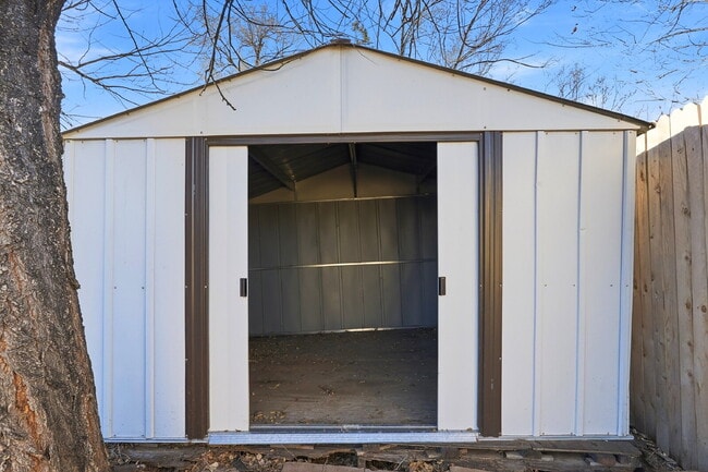 Building Photo - $2,145.95, 4-bed, 2-bath, located in Colorado Springs with WAIVED APPLICATION FEES