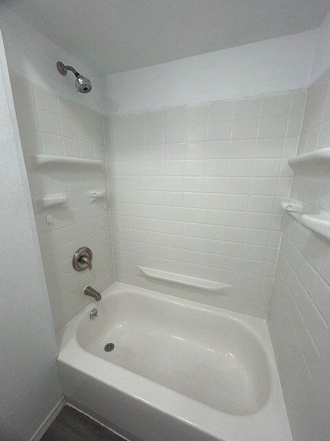 Building Photo - 915 Merrill St