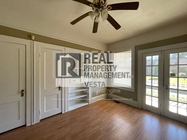 Building Photo - 1096 Hillyer Ave