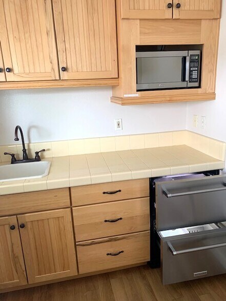 Studio Kitchenette - 871 A Dowdell Ln