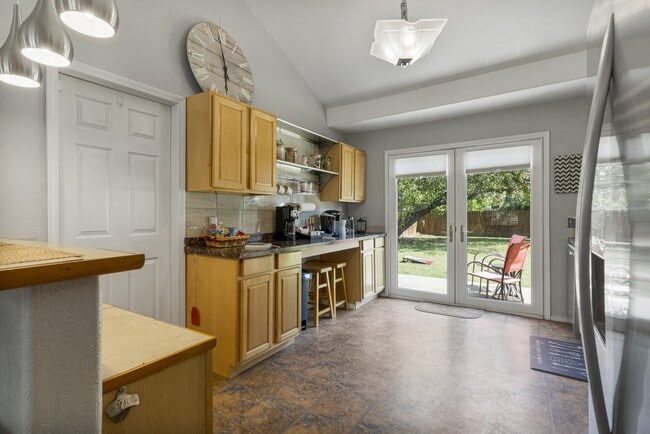 Building Photo - 4911 S Cincinnati Ave