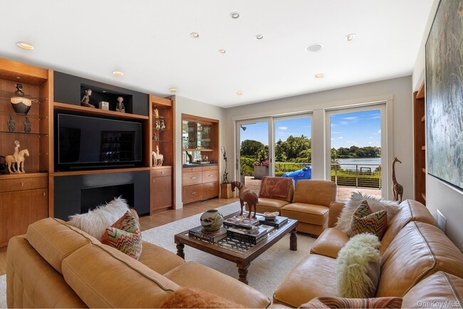 Building Photo - 316 Deerfield Rd