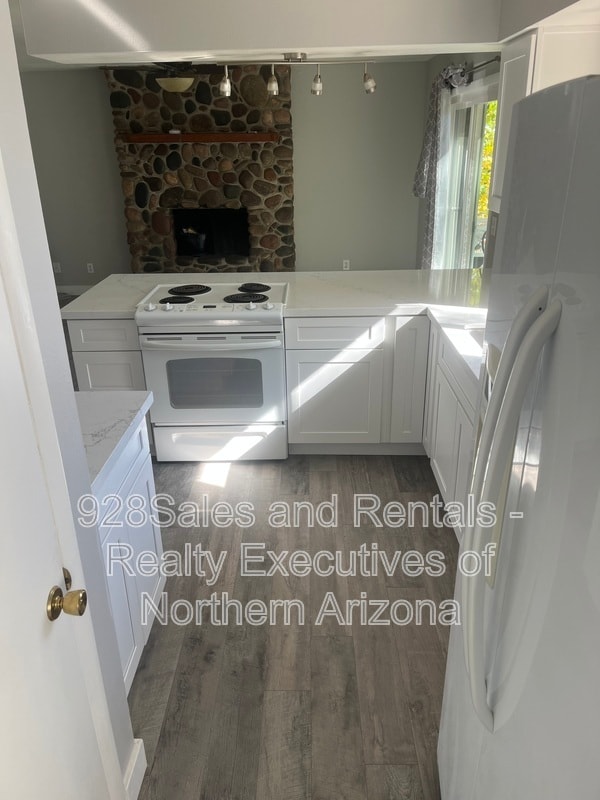 Building Photo - 4885 E Tomahawk Dr