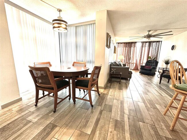 Building Photo - 500 N Osceola Ave