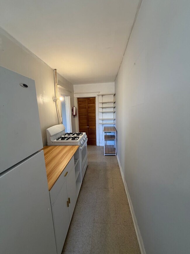 Building Photo - 23 Randall St