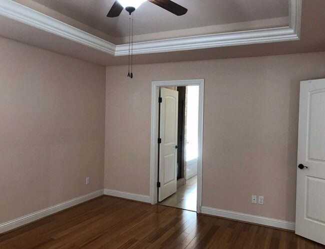 Building Photo - Beautiful Home